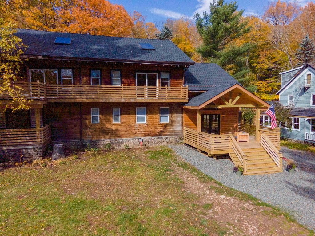 The Ursa Magna lodge surrounded by autumn foliage in Hunter, New York